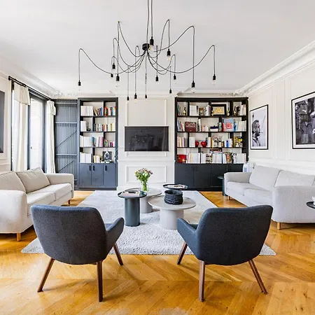 Montaigne Champs-elysees